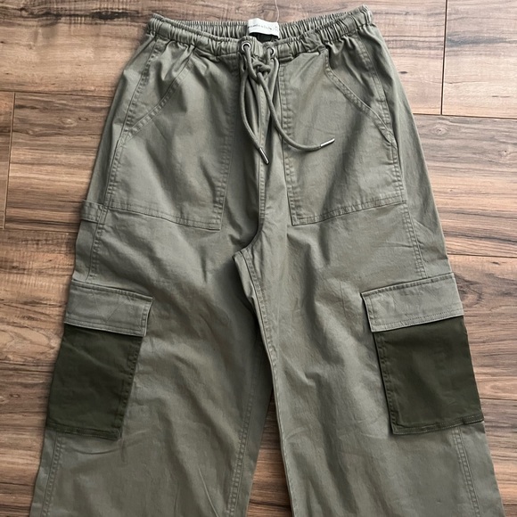 Abercrombie & Fitch Pants - Abercrombie Cargo Pants